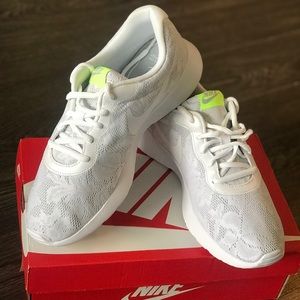 Nike Tanjun White Sneakers 7.5
